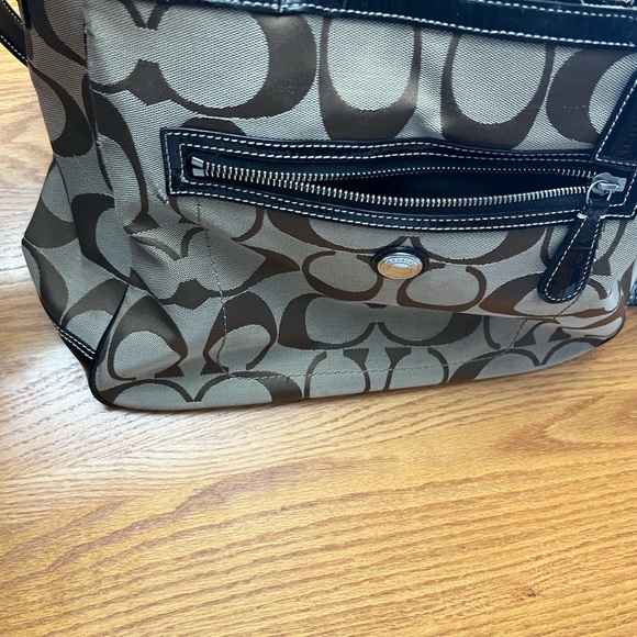 Coach Gallery Tote In Signature Canvas. Gently used in Great Condition. - Picture 6 of 10